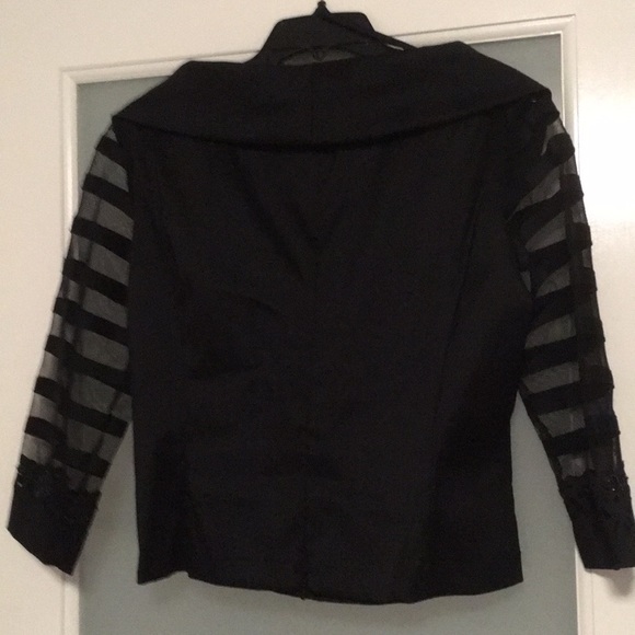 Black, mid-sleeve top and long matching skirt. - Picture 2 of 8